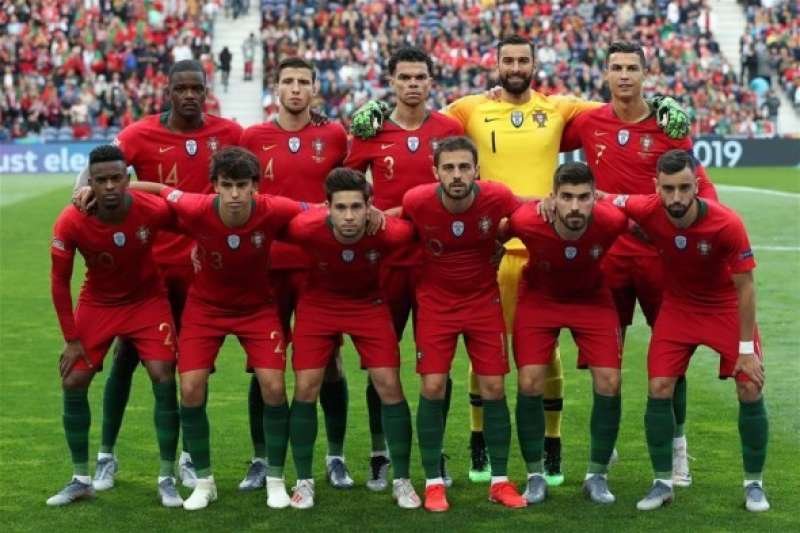 قمة كرة القدم الحية: مباراة البرتغال وسويسرا 